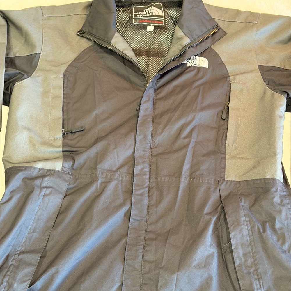 The North Face Men's Two-Tone Gray/Black Gore Tex Summit Series Large